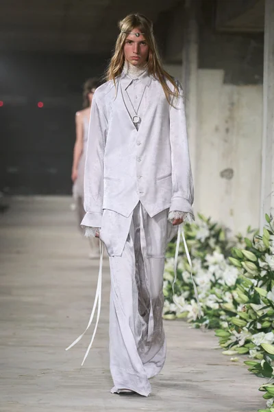 Look 24